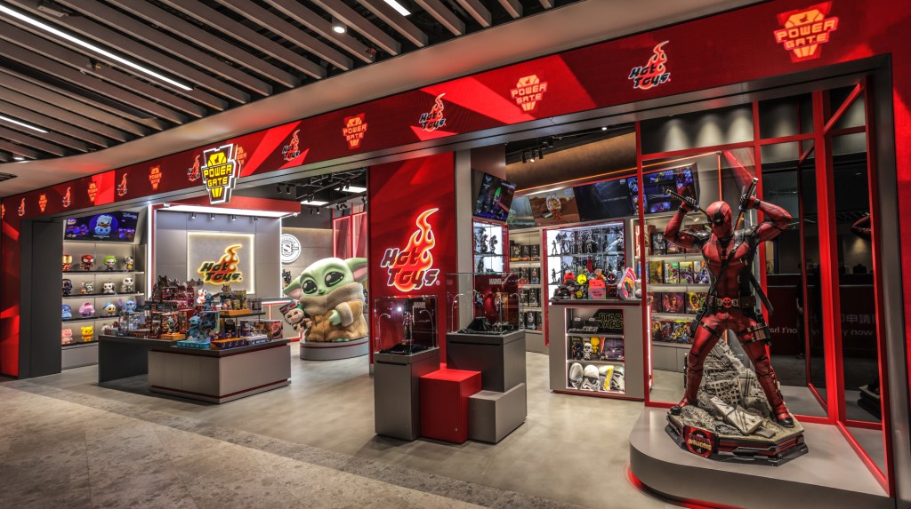 Hot Toys Power Gate矚目登陸啟德零售館 嶄新概念打造潮流新地標　1.8米巨型Grogu坐鎮等你來打卡！一系列開業限定新品禮遇 3月29日盛大開幕！